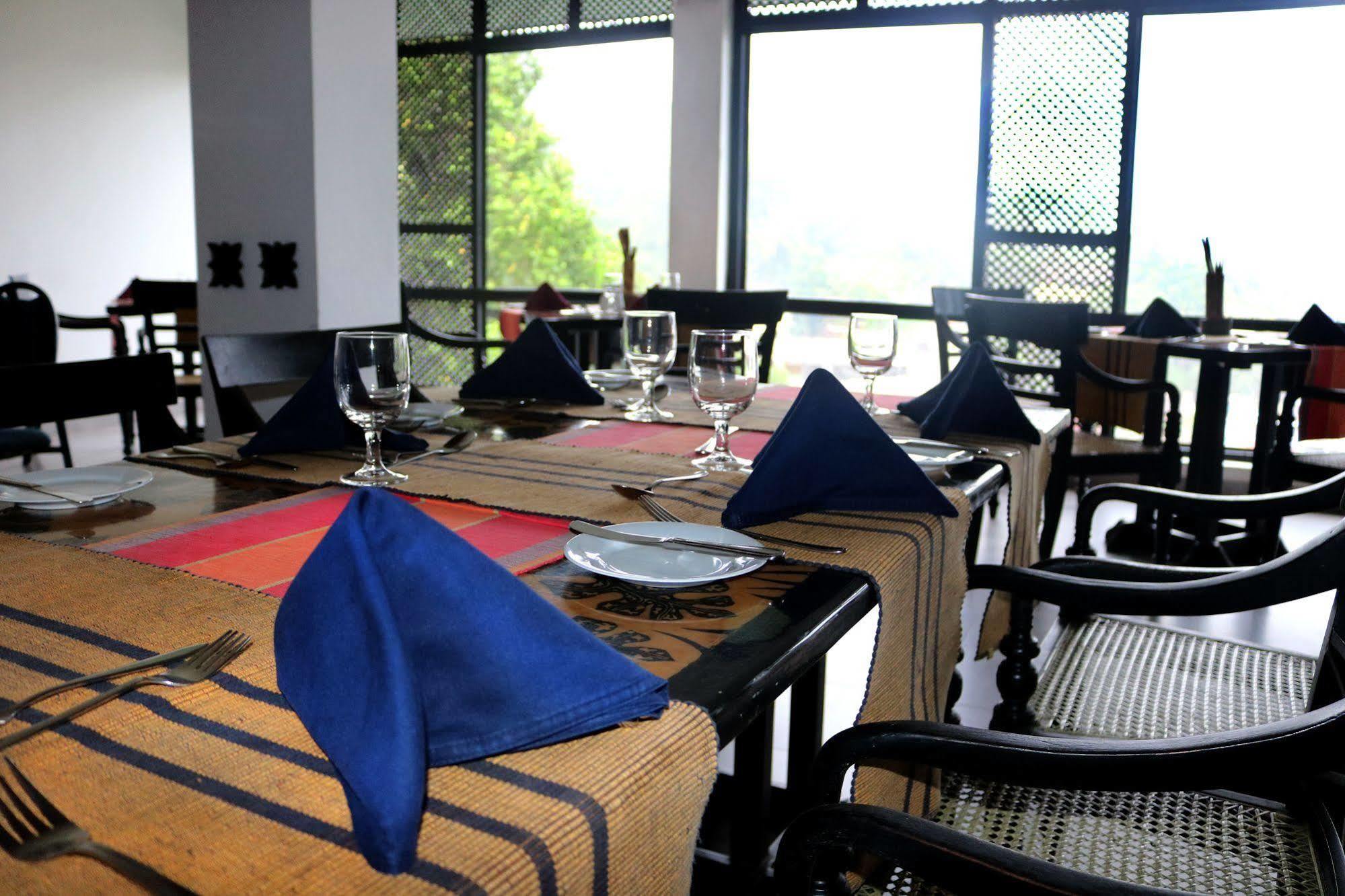 Hotel Hilltop Kandy Kültér fotó