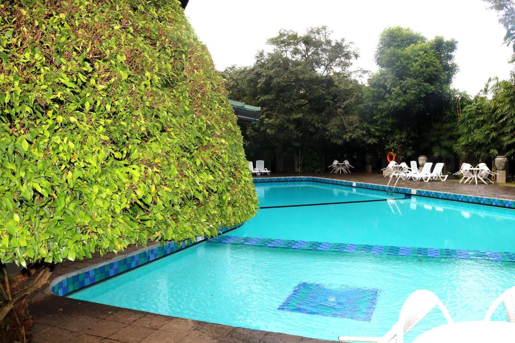 Hotel Hilltop Kandy Kültér fotó